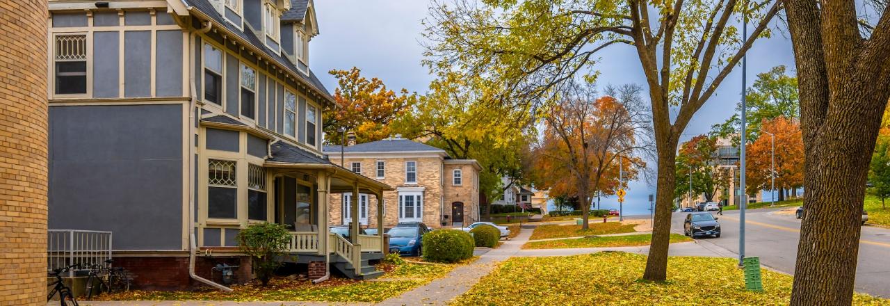 house in wisconsin during the fall