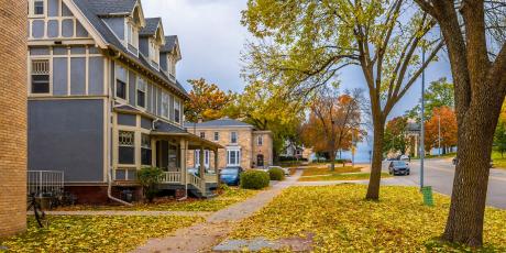 house in wisconsin during the fall